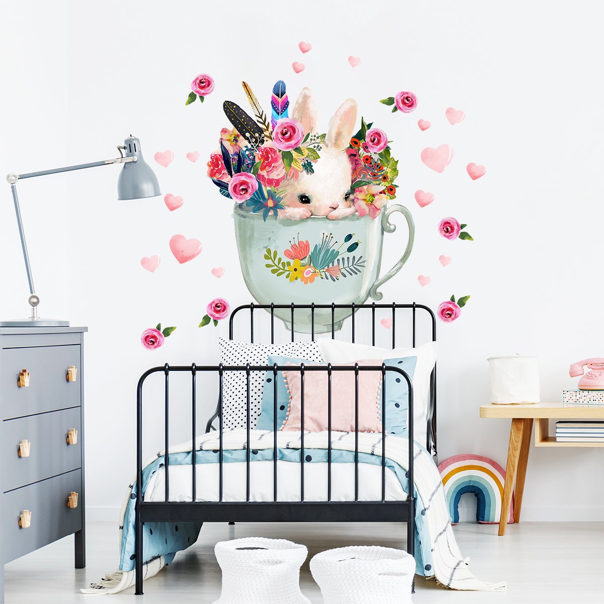 Naklejka na ścianę królik, serca i kwiaty dla dziewczynki