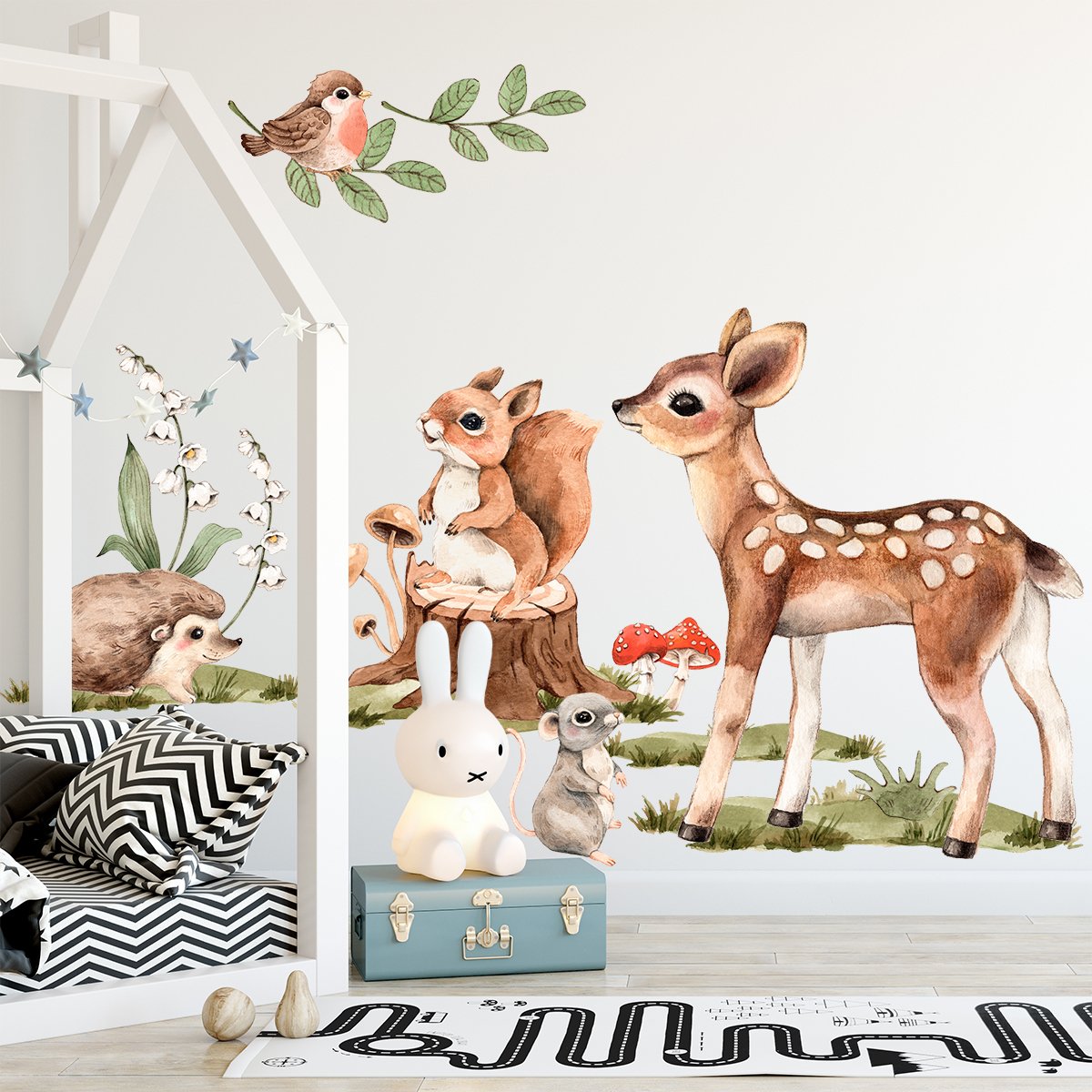 Naklejka na ścianę sarenka, ruda wiewiórka i jeż