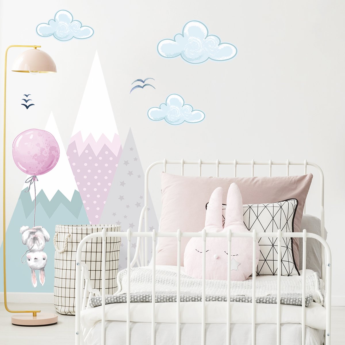Naklejki ścienne dla dzieci góry i latające króliki#kolor_rozowy