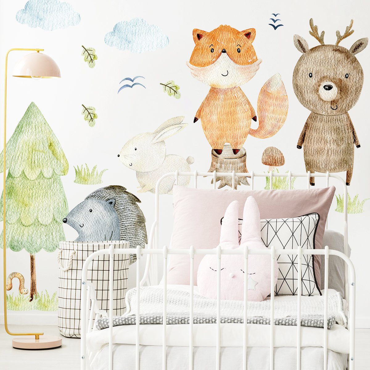 Naklejki na ścianę dla dzieci zielony las i leśne zwierzęta  naklejone na ścianie w pokoju sześciolatki