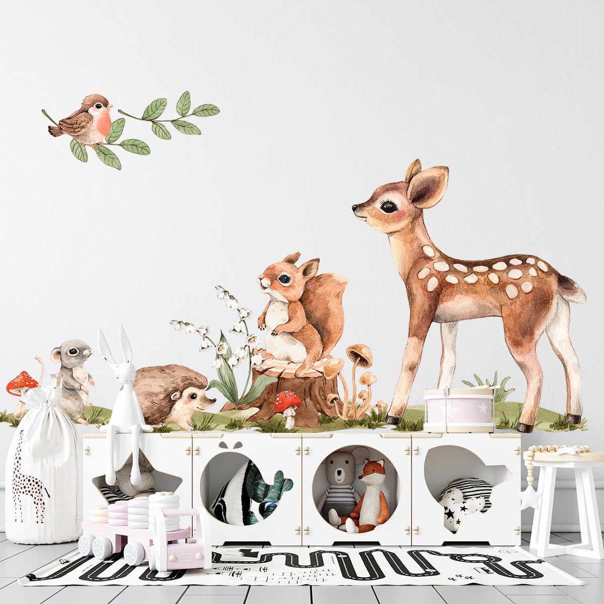 Naklejki na ścianę leśne zwierzęta i szara myszka