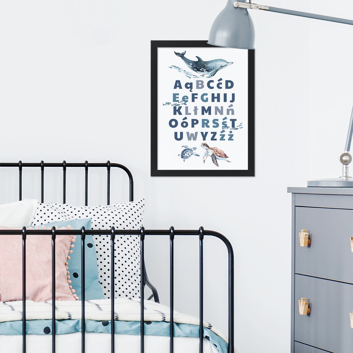 Edukacyjny plakat dla dzieci z alfabetem i zwierzętami morskimi