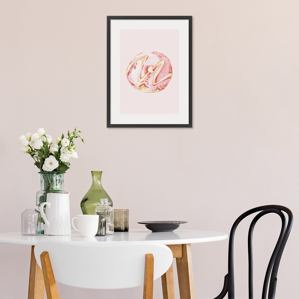 Plakat 50x70 cm do jadani z różowym donutem z czarna ramką