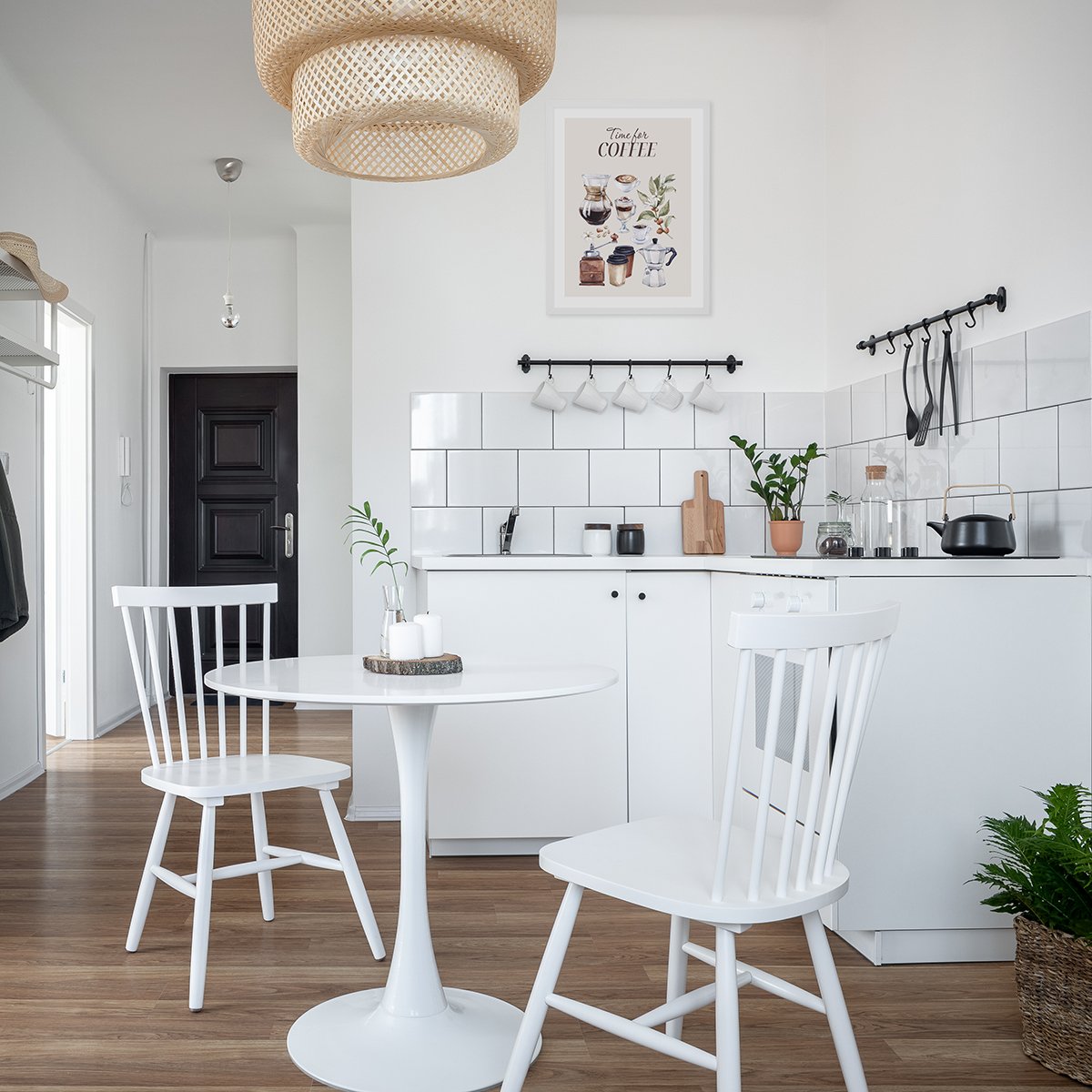 Plakat do kuchni 50x70 cm z napisami i rysunkami kawy z białą ramką