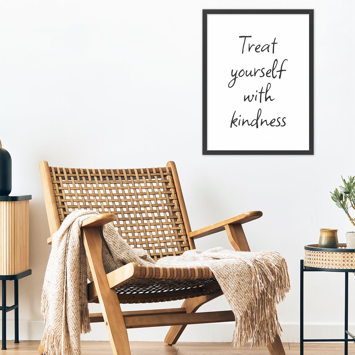 Plakat z napisami do salonu z czarna ramką