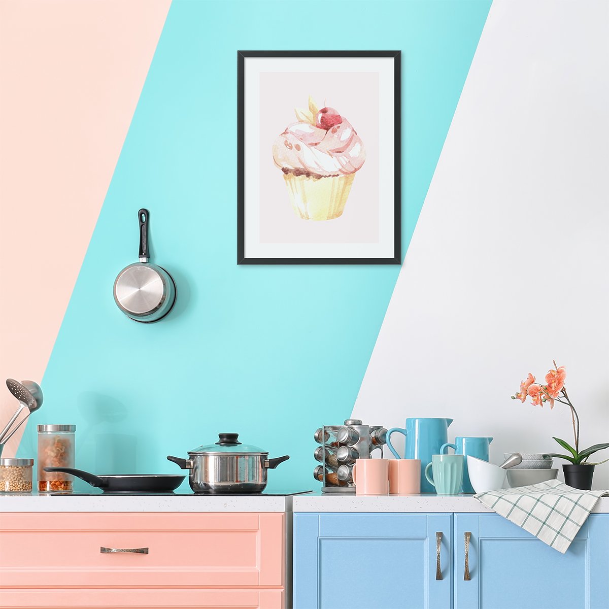 Plakat do kuchni z babeczką w pastelowych tonach w czarnej ramce