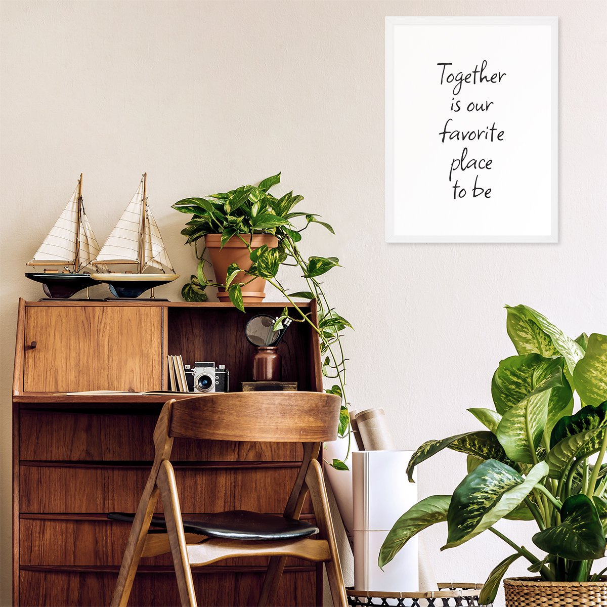 Plakat z napisami w białej ramce