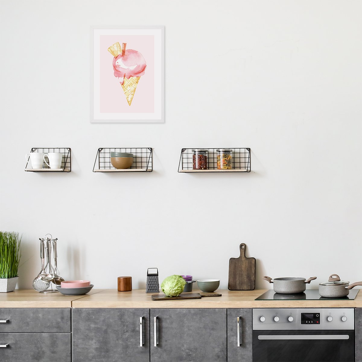 Plakat do kuchni z różowymi lodami rożkiem w białej ramce