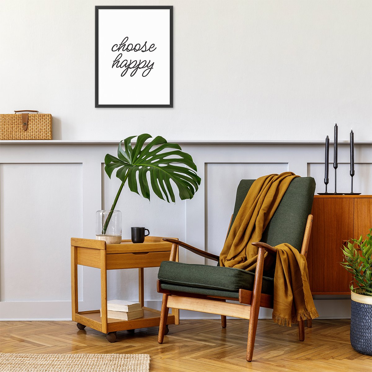 Plakat z sentencjami w czarnej ramce powieszony na ścianie w saolonie