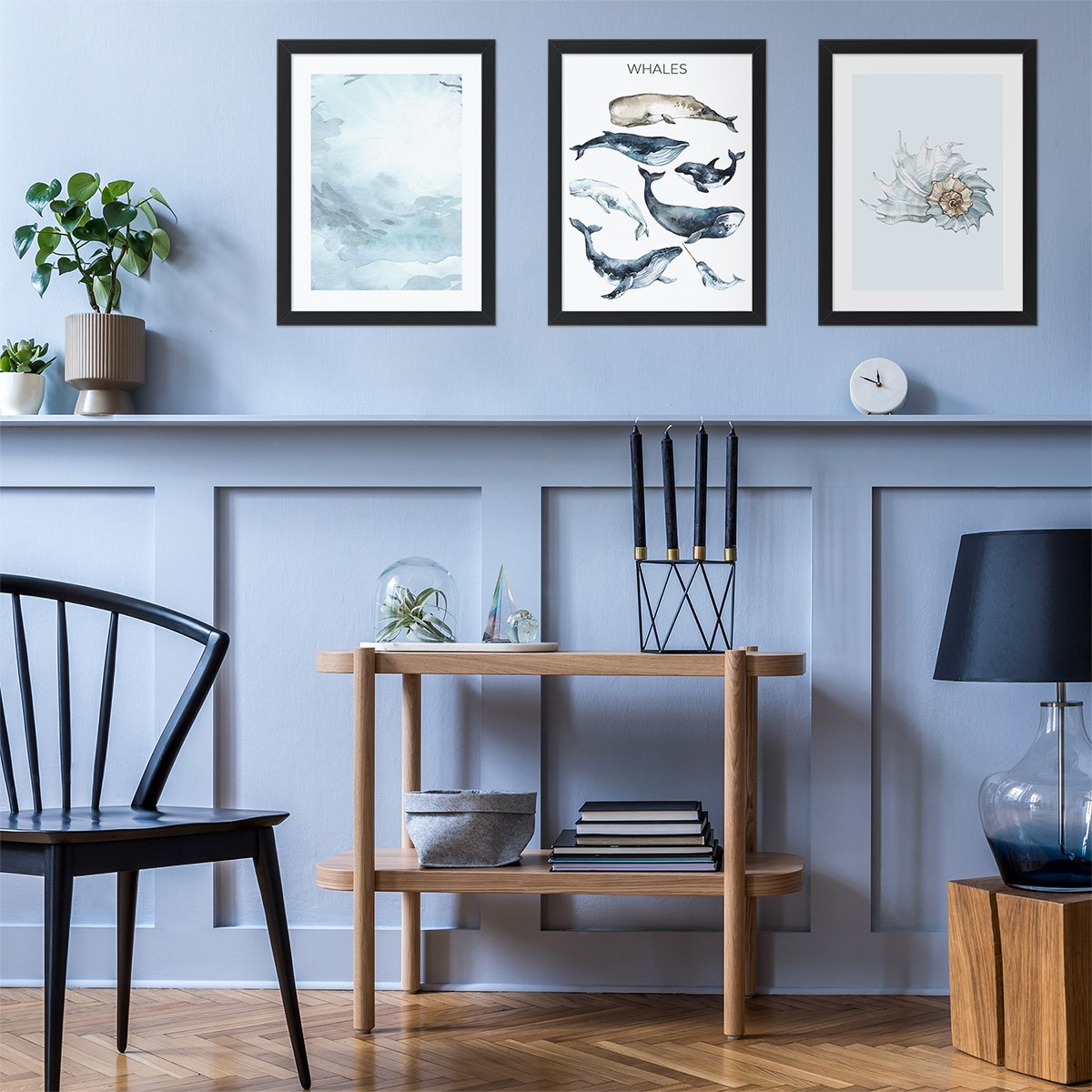 Plakaty morskie w czarnych ramkach do salonu