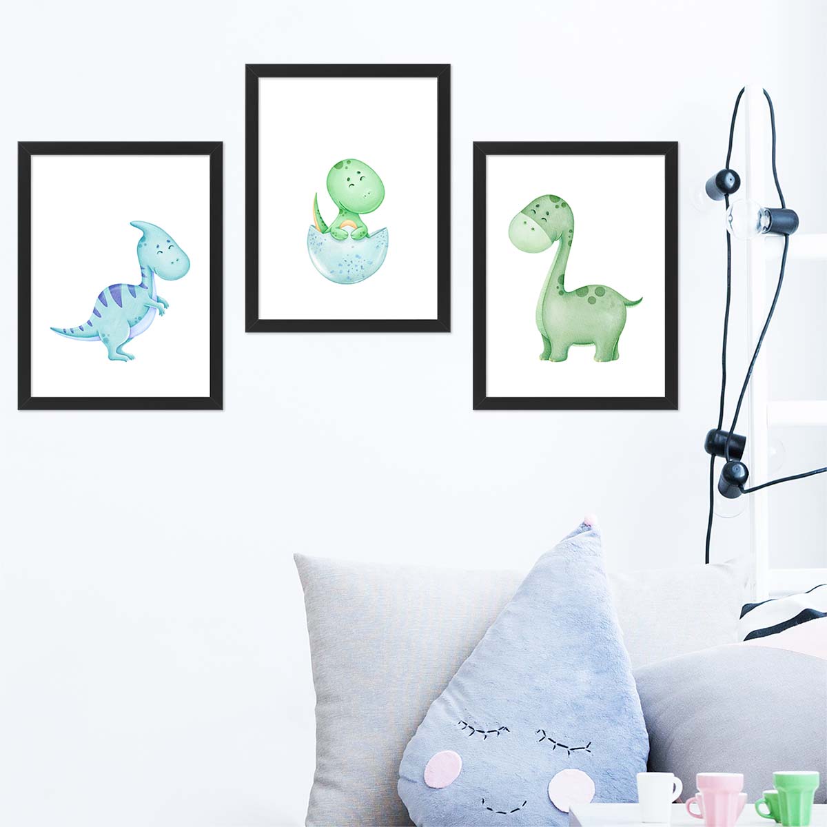 Plakaty z dinozaurami w czarnych ramkach dla dzieci