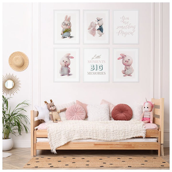 Galeria ścienna z królikami dla dziewczynki - komplet sześciu plakatów z ramkami