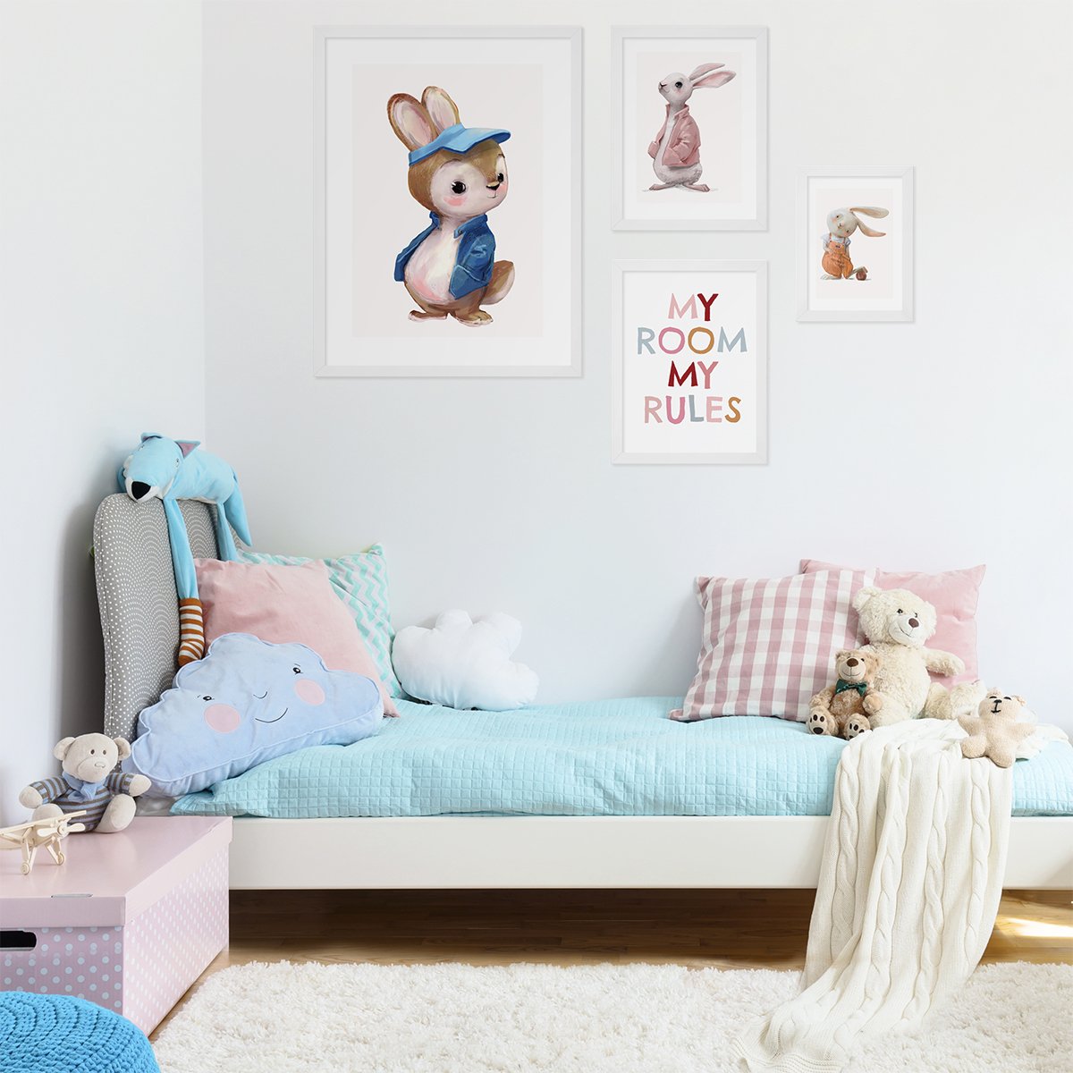 Galeria ścienna z królikami do pokoju chłopca - komplet czterech plakatów z ramkami#ramka_biala
