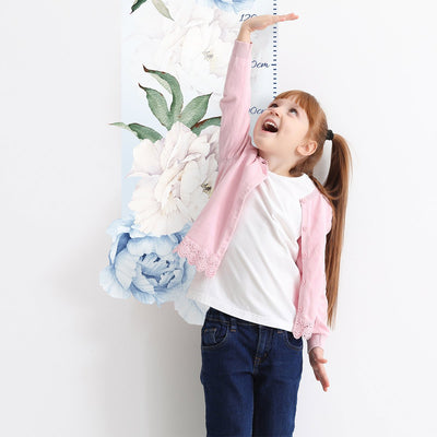 Naklejka na ścianę dla dzieci miarka wzrostu niebieskie i białe kwiaty#kolor_niebieski