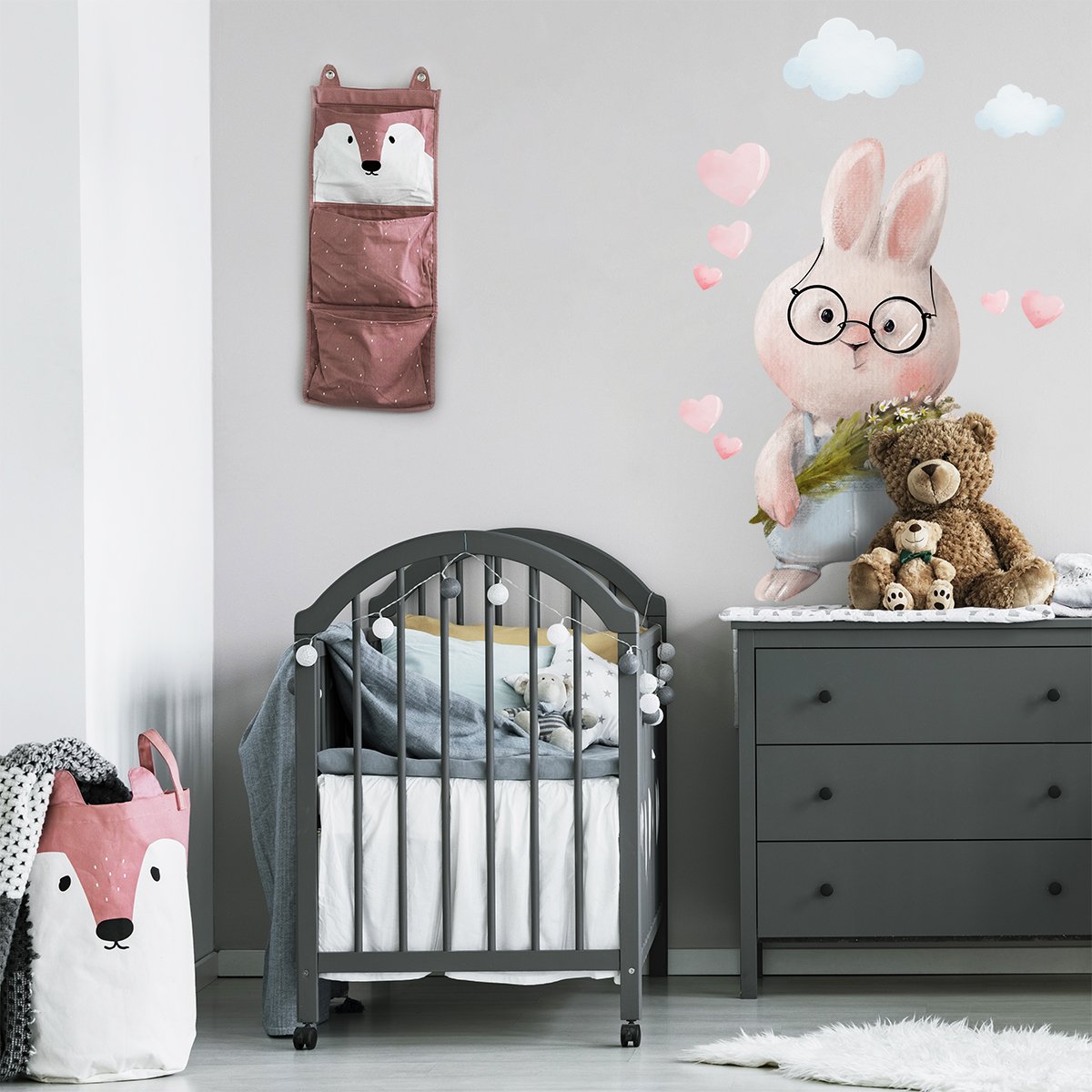 Kolorowa naklejka na ścianę dla małego dziecka króliczek, chmury i serca