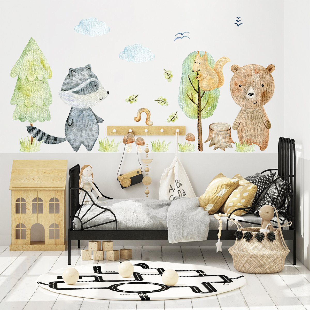 Naklejki na ścianę dla dzieci zielony las i zwierzątka leśne naklejone na ścianie w pokoju czterolatki