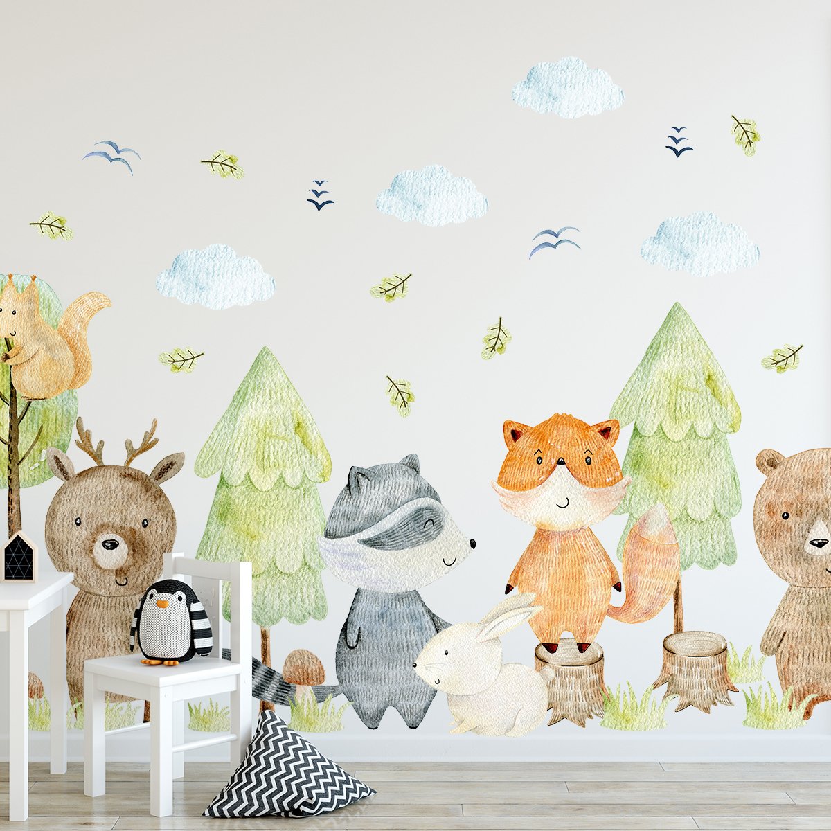 Naklejki ścienne dla dzieci zielony las i zwierzęta leśne - aranżacja ścian pokoju dziecięcego w stylu leśnym