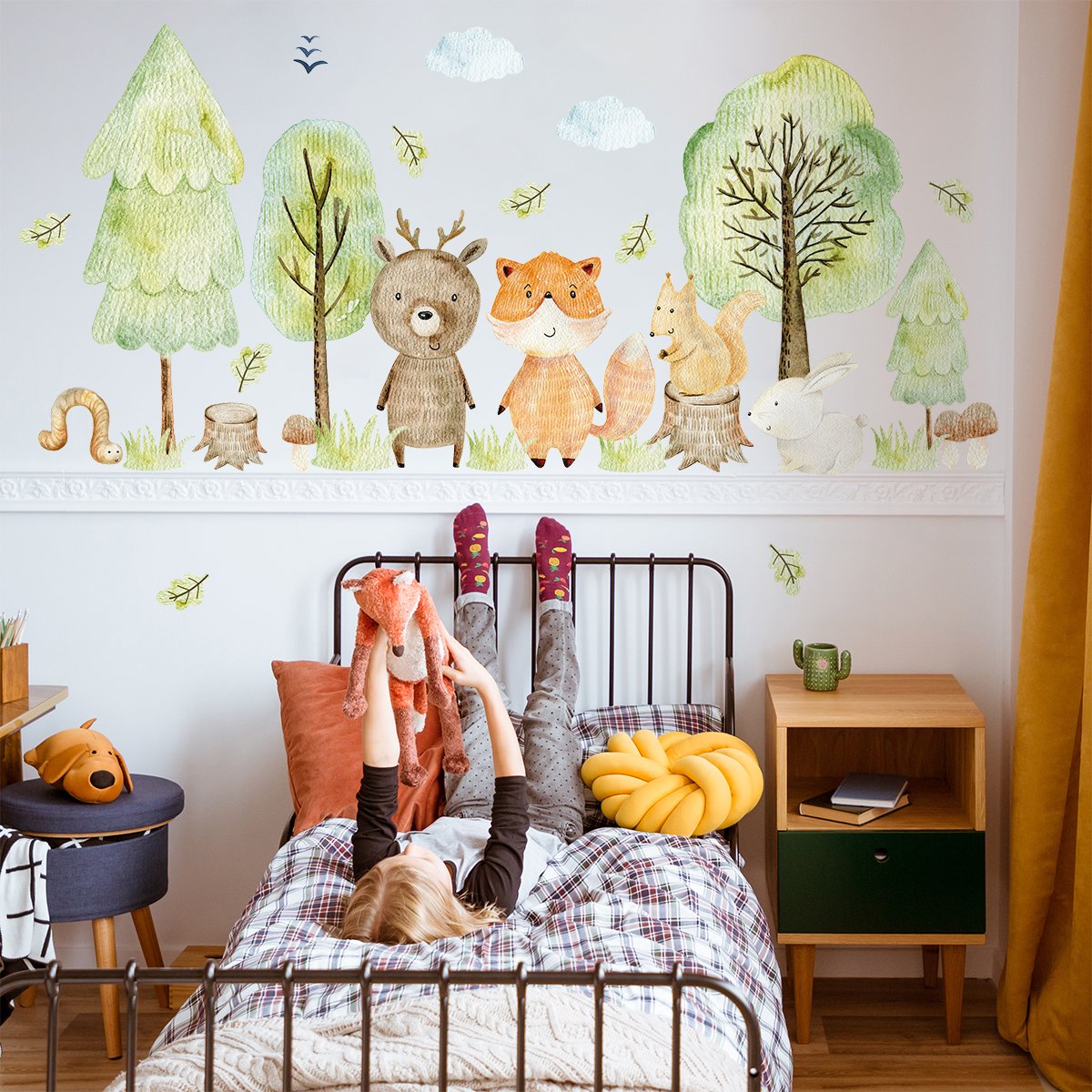 Naklejki na ścianę dla dziewczynki - las i zwierzęta leśne