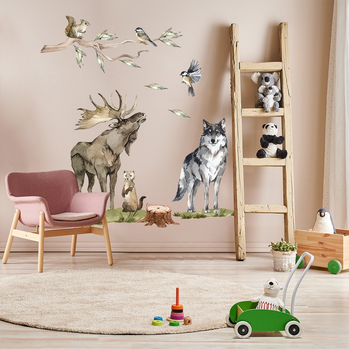 Naklejki na ścianę do pokoju dziecięcego zwierzęta leśne, łoś, wiewiórka na gałęzi i wilk