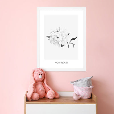 Monochromatyczny plakat z kwiatem piwonii dla dzieci oprawiony w biała ramkę zawieszony na ścianie nad półką z zabawkami w pokoju dziecięcym#kolor_szary