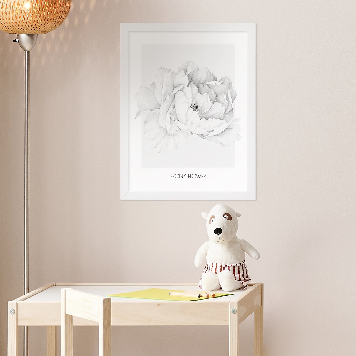 Plakat dla dzieci z szarym kwiatem w białej ramce w pokoju dziecięcym#kolor_szary