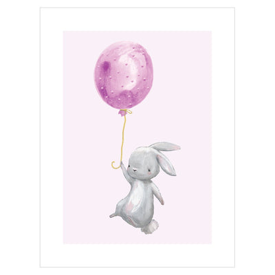 Plakat dla dziewczynki z króliczkiem trzymający balon na jasno różowym tle w białej ramce#kolor_rozowy