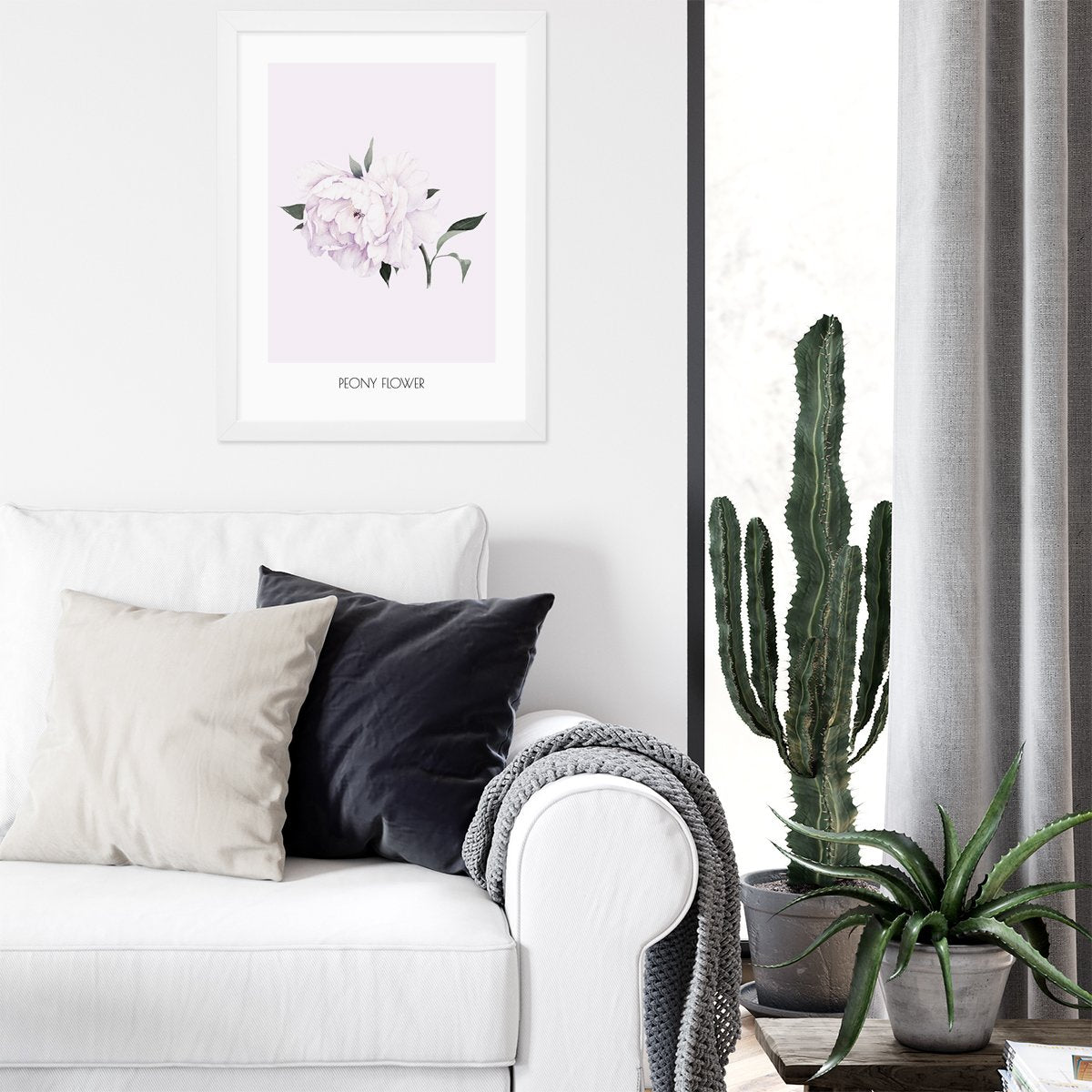 Plakat glamour do salonu z ilustracją fioletowej piwonii w białej ramce zawieszony nad kanapą#kolor_fioletowy