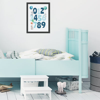 Plakat kolorowe liczby w pokoju małego dziecka powieszony nad łóżkiem - pomysł na dekoracje ścian pokoju małego dziecka#kolor_kolorowy