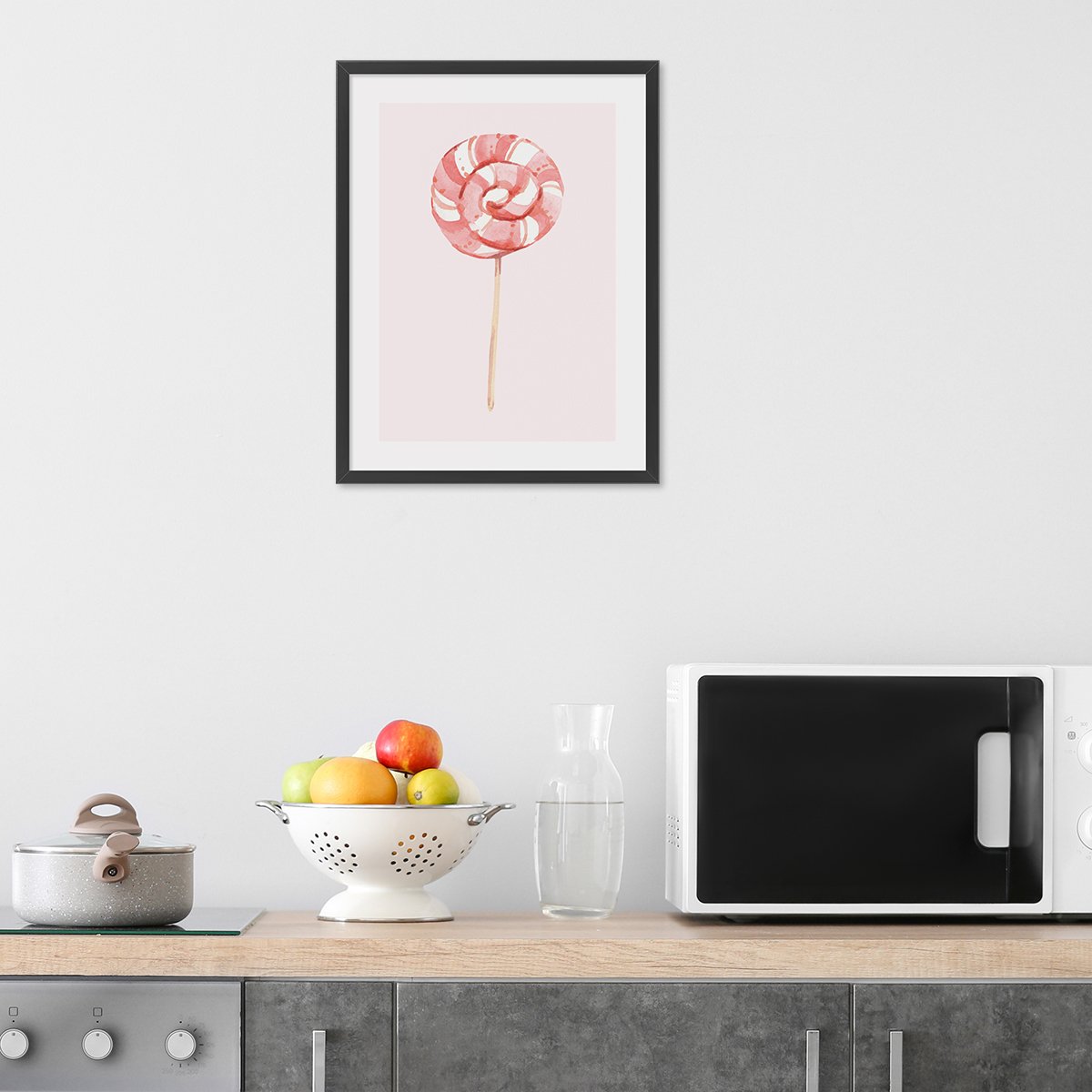Różowy plakat do kuchni ze słodyczami z czarną ramką