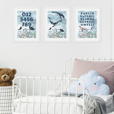Plakaty edukacyjne dla dziecka - alfabet, cyfry i zwierzęta morskie w białych ramkach