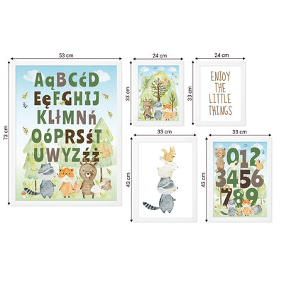 Plakaty tworzące galerię obrazów z alfabetem, cyframi i zwierzętami leśnymi dla małej dziewczynki w białych ramkach#ramka_biala