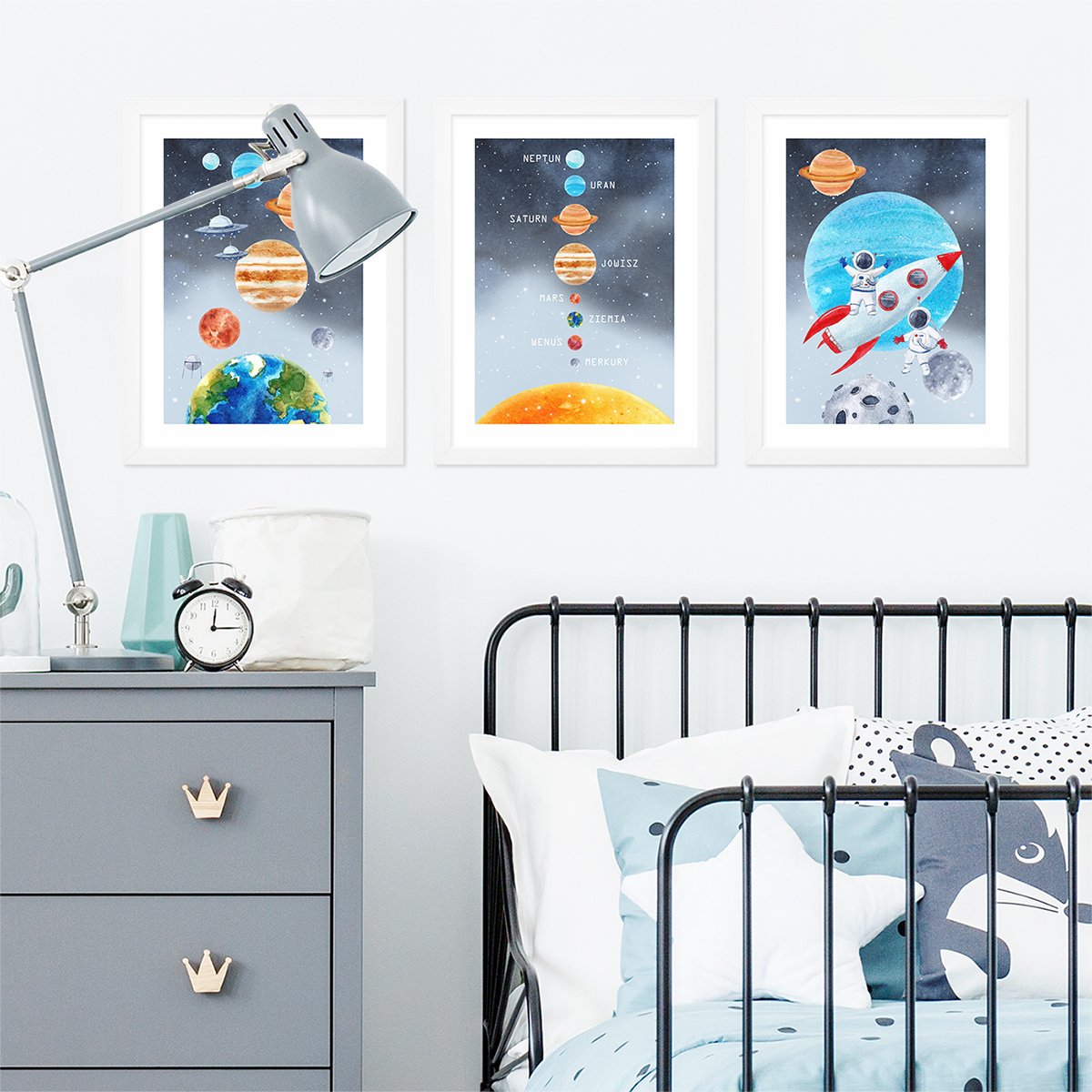 Plakaty kosmos i układ słoneczny do pokoju dziecka z białymi ramkami w zestawie