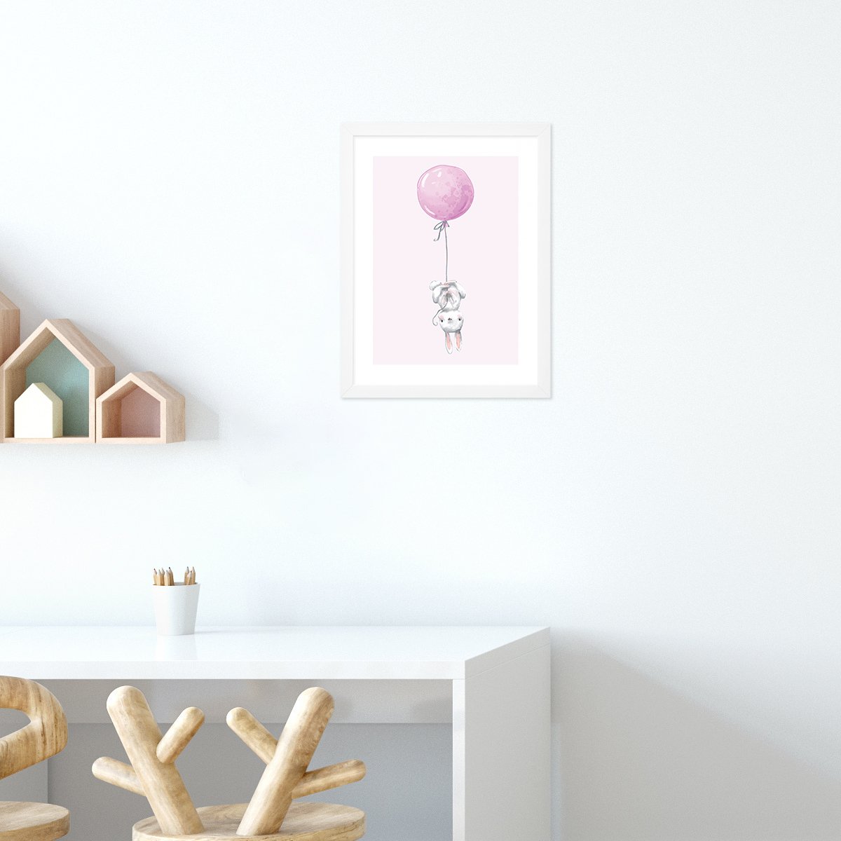 Plakat do pokoju dziewczynki z króliczkiem i różowym balonikiem w białej ramce#kolor_rozowy