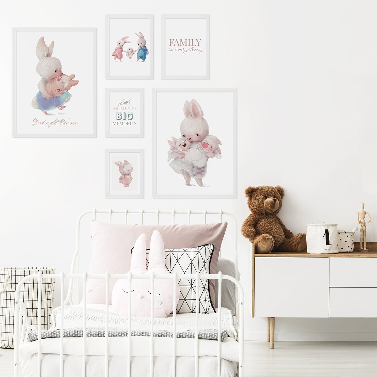 Galeria obrazów do pokoju dziewczynki z białymi ramkami w komplecie - plakaty z malowanymi królikami i napisami#ramka_biala