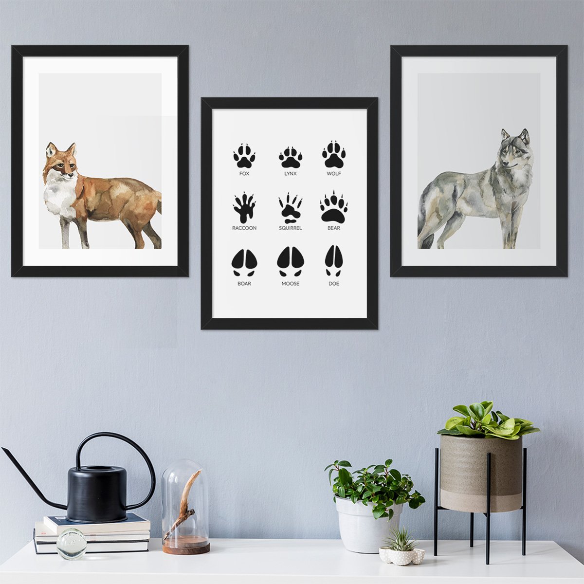 Plakaty na ścianę do przedpokoju z lisem i wilkiem i śladami zwierząt leśnych