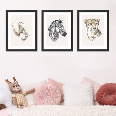 Plakaty na ścianę zwierzęta - słoń, zebra i gepard dla dziewczynki w czarnych ramkach