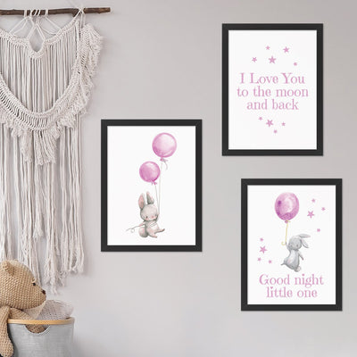 Plakaty na scianę dla dziewczynki z króliczkami i różowymi napisami - I love you to the moon and back#kolor_rozowy