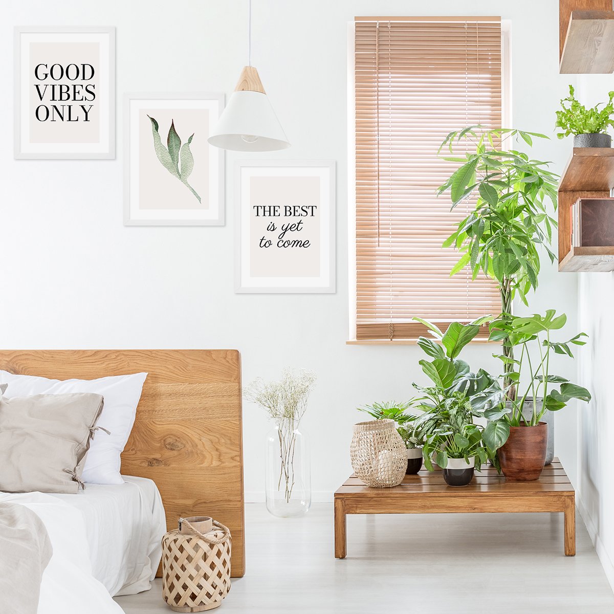 Plakaty do sypialni z motywacyjnymi napisami i rośliny w białych ramkach#kolor_brzoskwiniowy